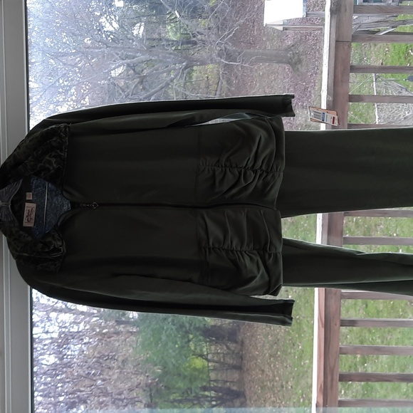 New with tags,Womens matching jacket and pant sweatsuit. - Picture 1 of 4